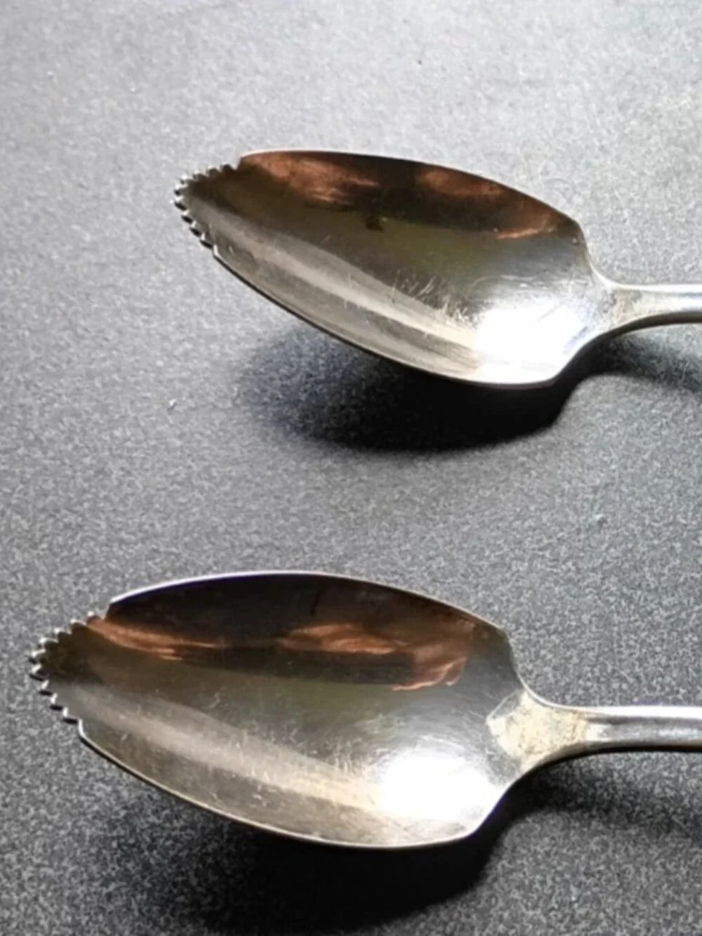Set of 2 1847 Rogers Bros Daffodil Grapefruit Serrated Spoons Silverplate 6